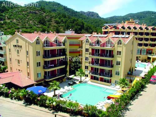 Club Palm Hotel & Apartment 